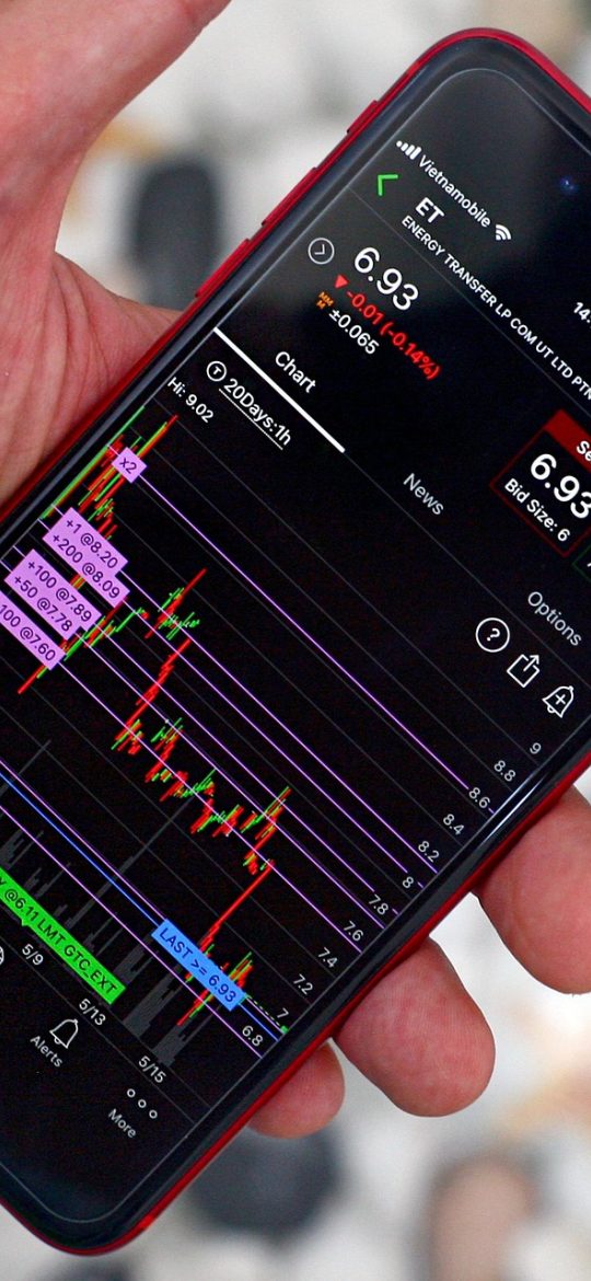 nba虎扑 App 球队数据面板截图，多项统计以横向长条对比两队数值高低